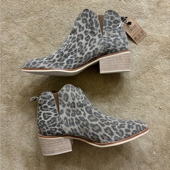 Crevo “Canna” Cheetah Print Booties (NWT) 8 - Picture 4 of 8